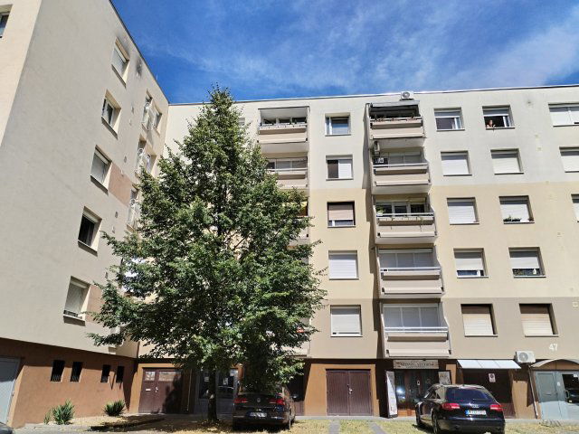 Eladó panellakás, Győrött 49 M Ft, 3+1 szobás