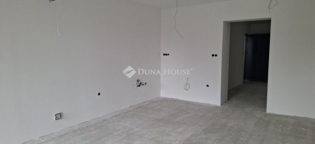 Eladó téglalakás, Pécsett 89.9 M Ft, 2+1 szobás