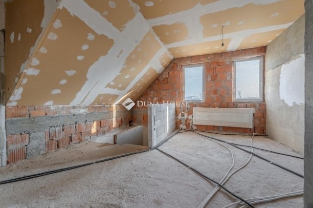 Eladó családi ház, Gödön 102.9 M Ft, 6 szobás