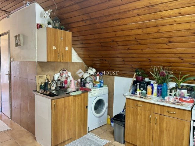 Eladó családi ház, Esztergomban 35 M Ft, 6 szobás