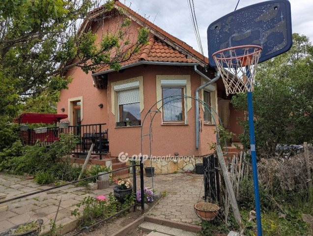 Eladó ikerház, Gödön 99 M Ft, 3+1 szobás / költözzbe.hu