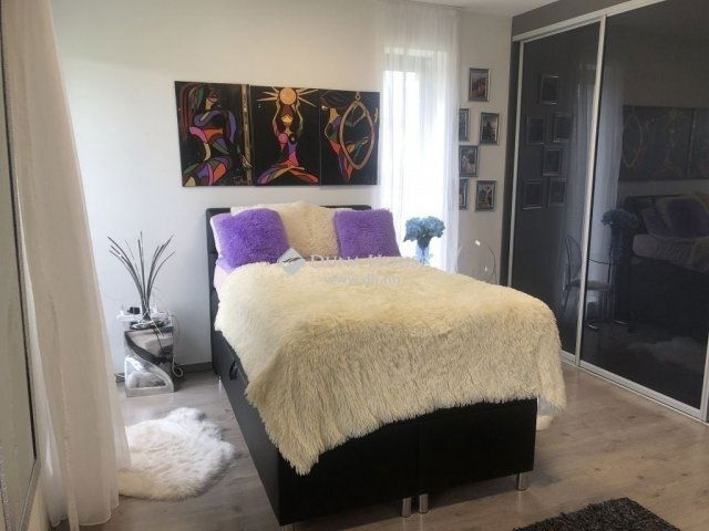 Eladó ikerház, Mogyoródon 194.95 M Ft, 4 szobás