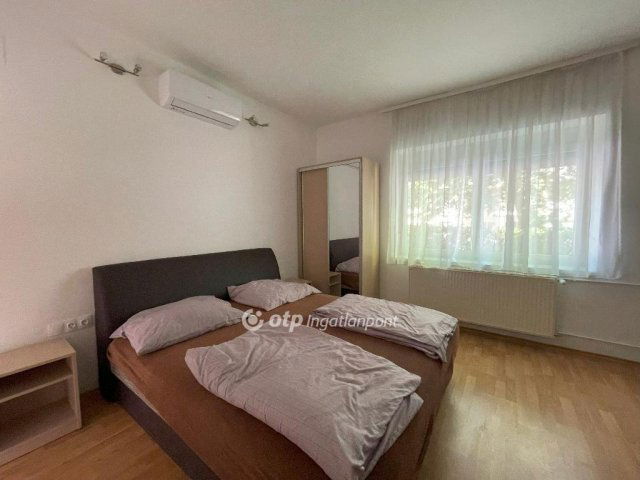Eladó családi ház, Siófokon 389 M Ft, 10 szobás