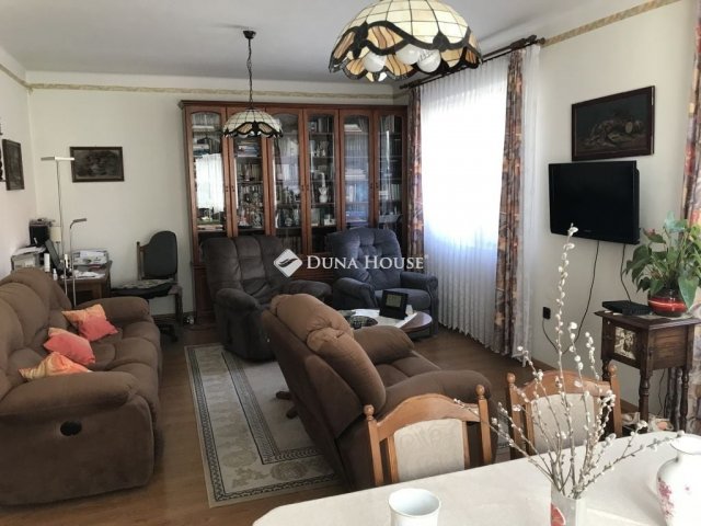 Eladó családi ház, Móron 119.9 M Ft, 5 szobás