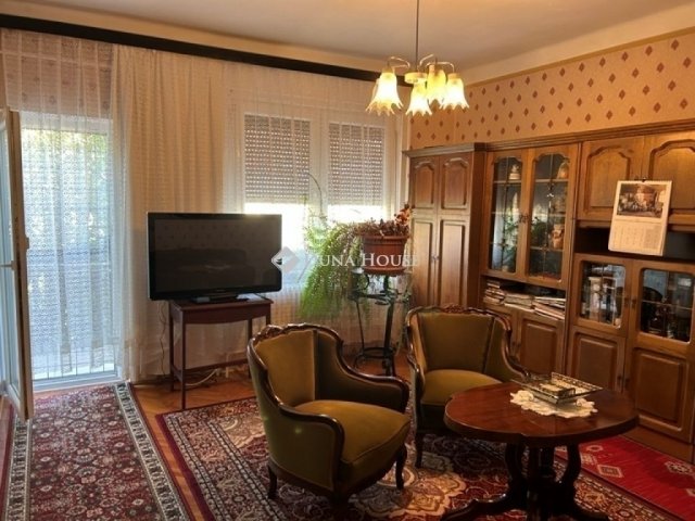 Eladó családi ház, Vácon 99 M Ft, 5 szobás