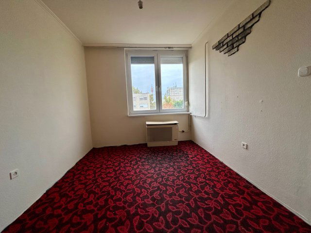 Eladó téglalakás, Cegléden 41.9 M Ft, 3 szobás