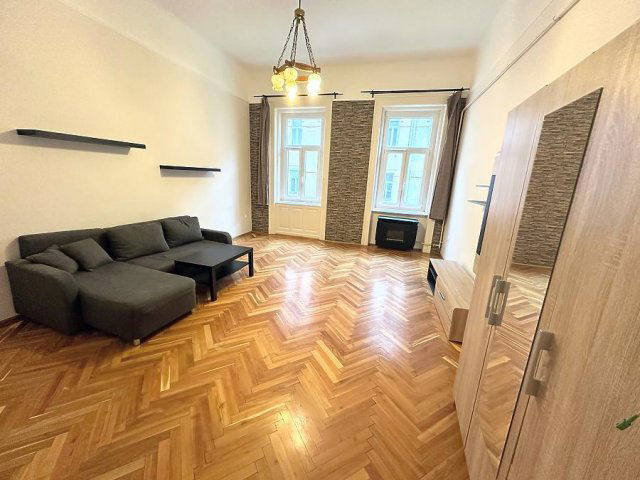 Eladó téglalakás, XIII. kerületben, Radnóti Miklós utcában