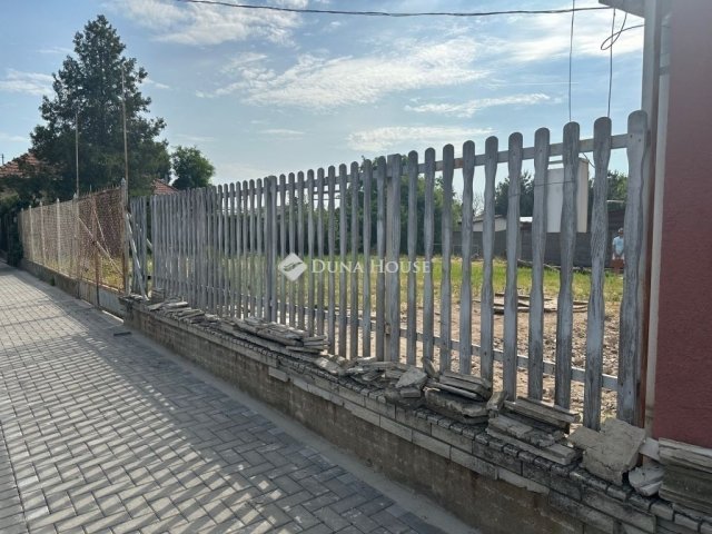 Eladó családi ház, Vecsésen 50 M Ft, 1 szobás