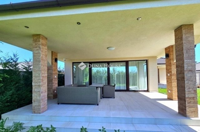 Eladó családi ház, Alsónémediben 229 M Ft, 5 szobás