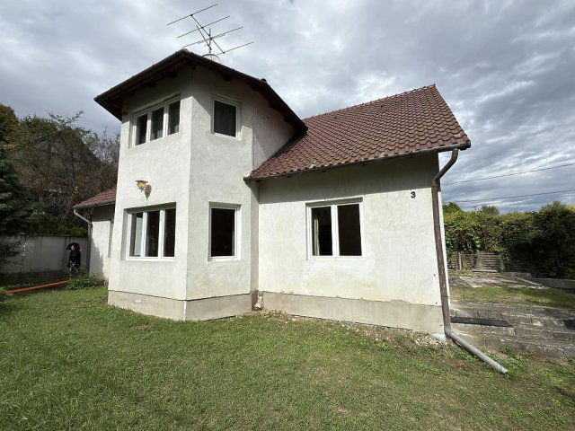 Eladó családi ház, Szentendrén 148.9 M Ft, 6 szobás