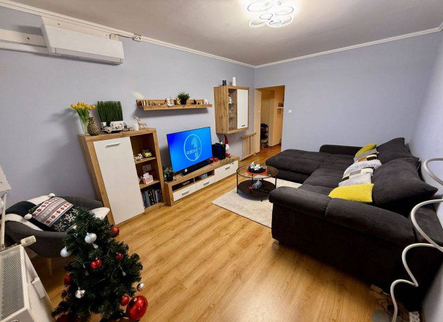 Eladó panellakás, Szegeden 57.99 M Ft, 1+2 szobás