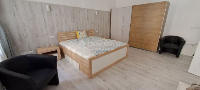 Eladó téglalakás, Budapesten, VI. kerületben 149 M Ft, 3 szobás