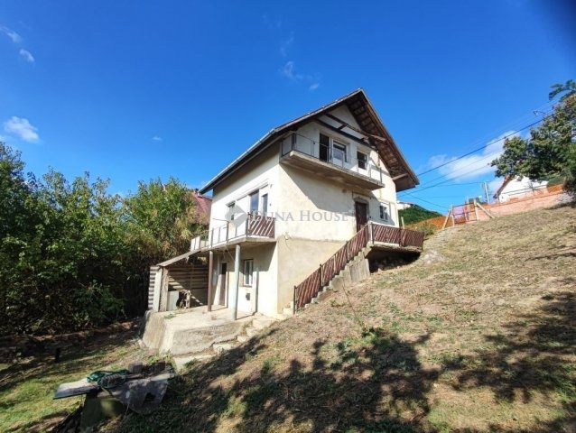 Eladó családi ház, Pécsett 44.9 M Ft, 6 szobás