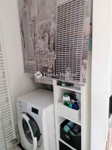 Eladó családi ház, Pécsett 94.99 M Ft, 2 szobás