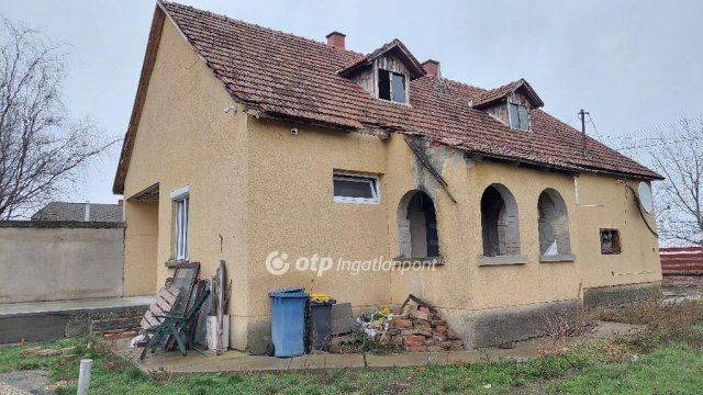 Eladó családi ház, Tiszatenyőn 18 M Ft, 2 szobás