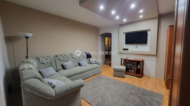 Eladó panellakás, Kiskunfélegyházán 41 M Ft, 3 szobás