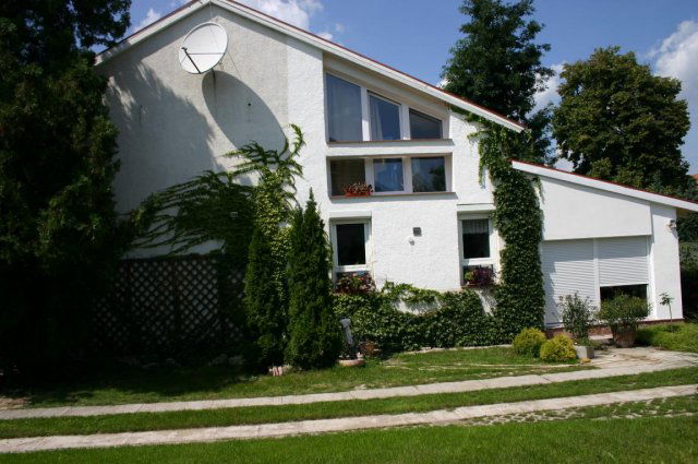 Eladó családi ház, Tatán 134 M Ft, 5 szobás