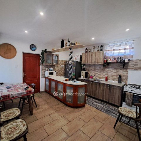 Eladó családi ház, Egerfarmoson 16 M Ft, 2 szobás