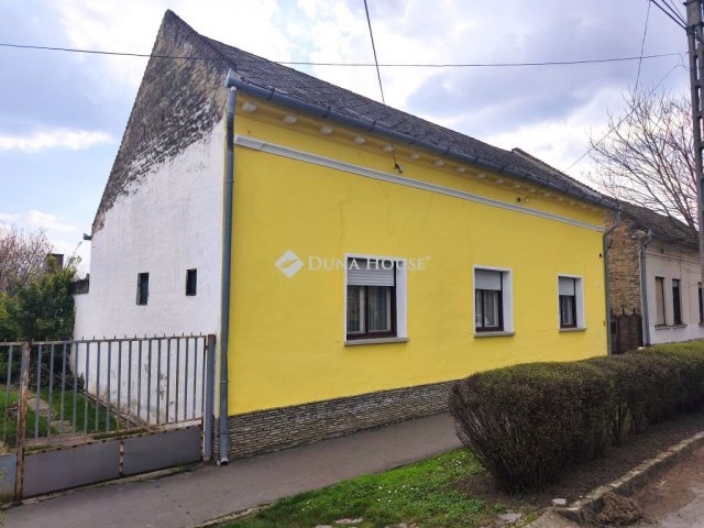Eladó családi ház, Dombóváron 26.5 M Ft, 2 szobás