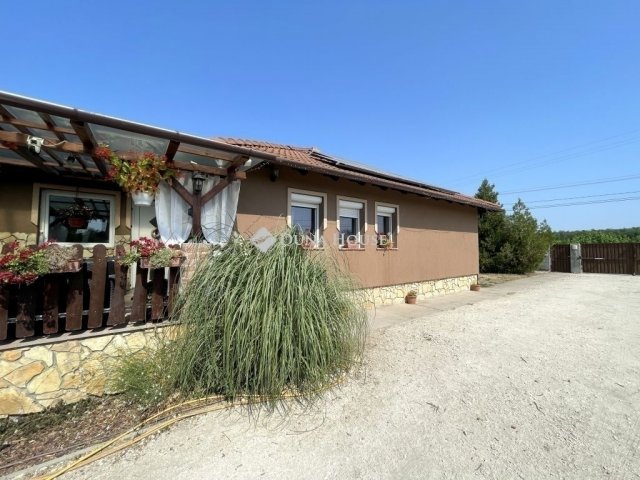 Eladó családi ház, Kecskeméten 119 M Ft, 6 szobás