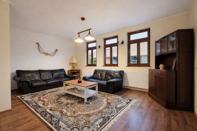 Eladó családi ház, Bakonykútiban 99 M Ft, 5 szobás