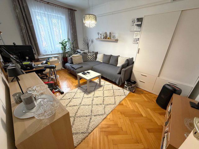 Eladó téglalakás, Pécsett, Feketegyémánt téren 31.9 M Ft