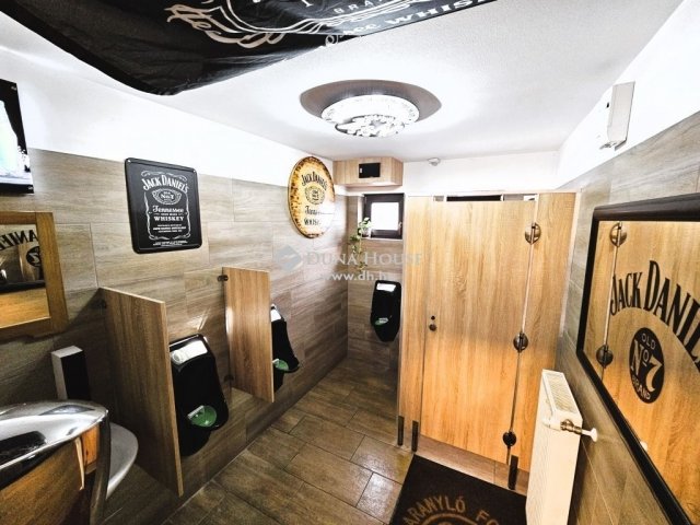 Eladó családi ház, Pilisvörösváron 199 M Ft, 8 szobás