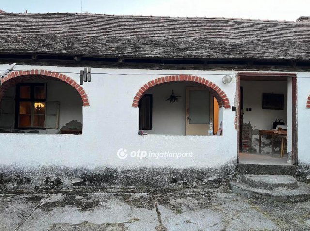 Eladó családi ház, Siklóson 11.6 M Ft, 2+1 szobás