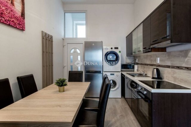 Eladó téglalakás, Budapesten, VI. kerületben 129.9 M Ft