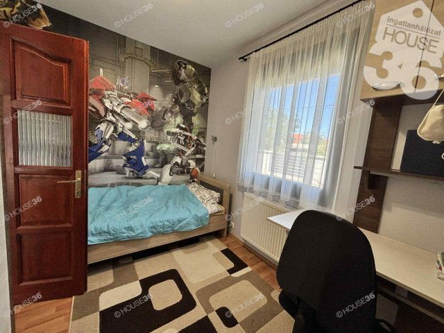 Eladó családi ház, Helvécián 84.99 M Ft, 4 szobás