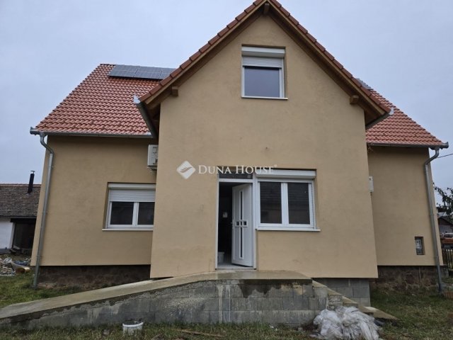 Eladó családi ház, Aranyosgadányban 98 M Ft, 7 szobás