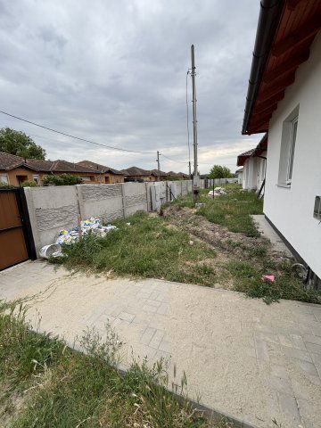 Eladó ikerház, Taksonyon 89.3 M Ft, 4 szobás