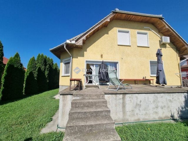Eladó családi ház, Szigetcsépen 100.9 M Ft, 9 szobás