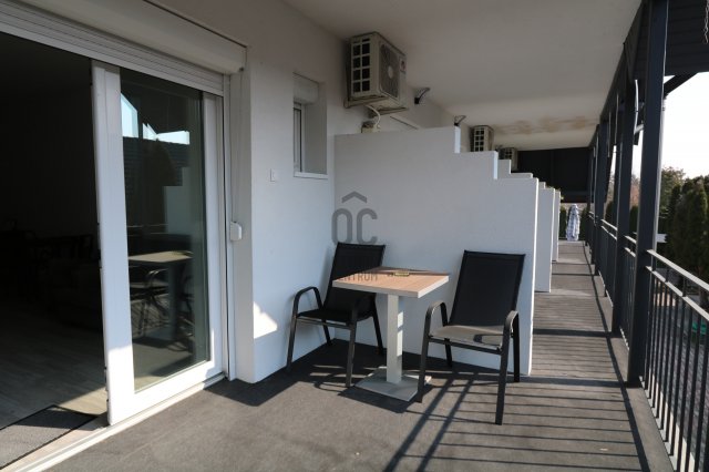 Eladó családi ház, Siófokon 260 M Ft, 13 szobás