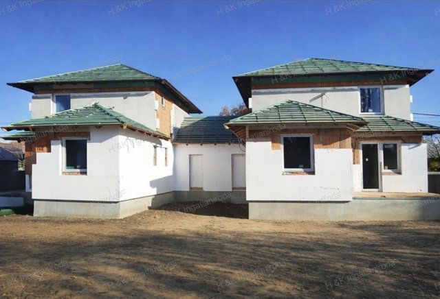 Eladó ikerház, Őrbottyánban 110 M Ft, 5 szobás