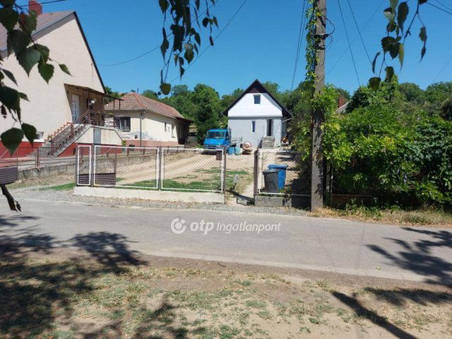 Eladó családi ház, Pécsett 57.9 M Ft, 3+2 szobás
