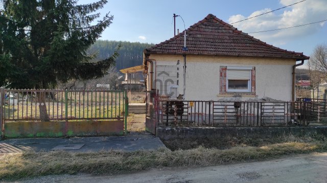 Eladó családi ház, Egerbocson 9.8 M Ft, 2 szobás