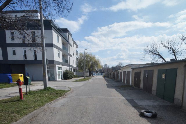 Eladó garázs, Székesfehérvárott, Fátra utcában 8 M Ft