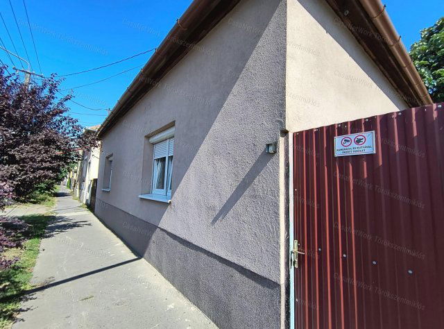 Eladó családi ház, Törökszentmiklóson 30.5 M Ft, 2 szobás