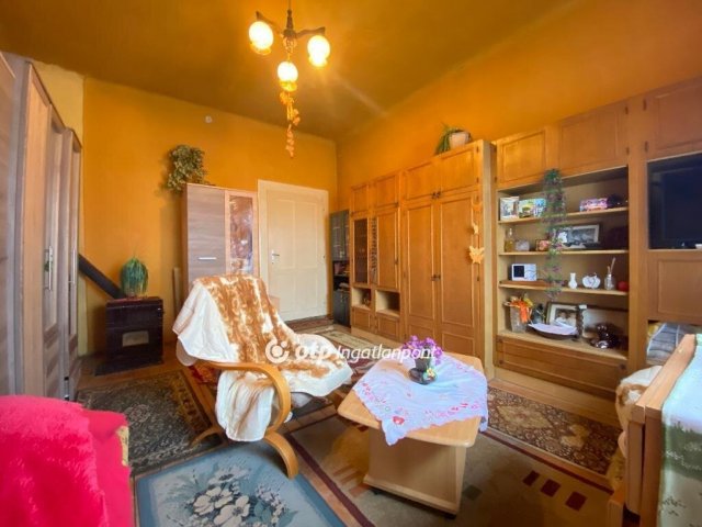 Eladó téglalakás, Pápán 5 M Ft, 1 szobás