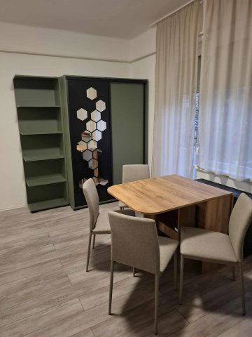 Kiadó téglalakás, albérlet, Pécsett 160 E Ft / hó, 2 szobás