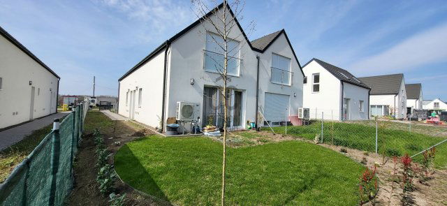 Eladó ikerház, Vácon 79.9 M Ft, 3 szobás / költözzbe.hu