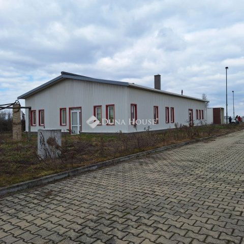 Eladó ipari ingatlan, Bátaszéken 95 M Ft / költözzbe.hu