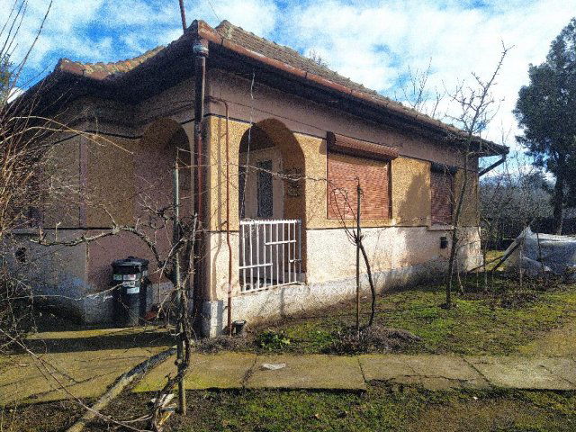 Eladó családi ház, Tenken 11 M Ft, 2 szobás