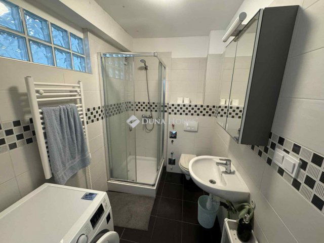 Kiadó téglalakás, albérlet, Pécsett 230 E Ft / hó, 2 szobás