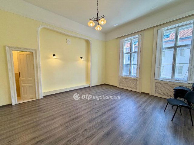 Kiadó téglalakás, albérlet, Szegeden 220 E Ft / hó, 3 szobás