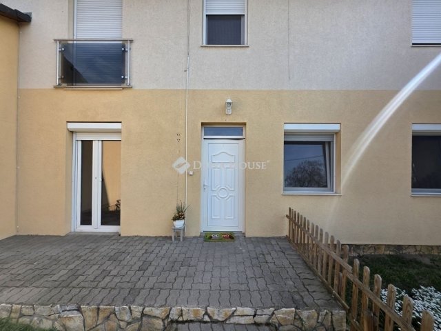 Eladó téglalakás, Gyömrőn 74 M Ft, 3 szobás