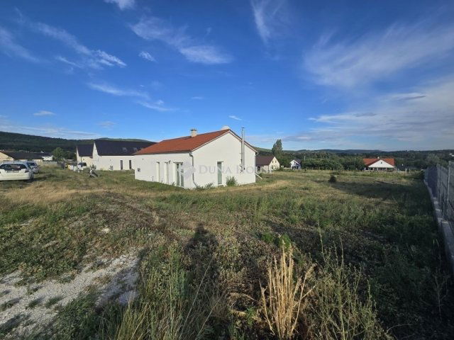 Eladó családi ház, Budajenőn 360 M Ft, 5 szobás