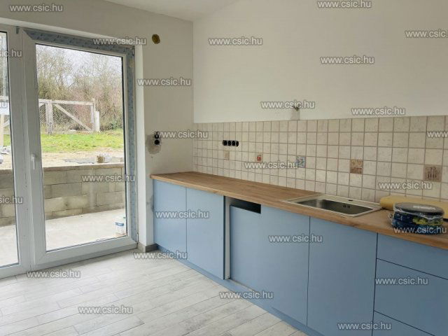 Eladó ikerház, Tahitótfalun 89.9 M Ft, 3 szobás