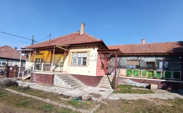 Eladó családi ház, Tápiószecsőn 49.5 M Ft, 7 szobás